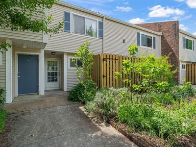 220 Elizabeth St APT E7