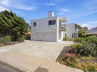 521 Arenas St