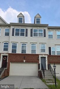 7425 Macon Dr