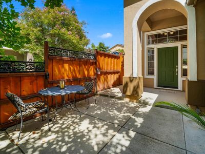 1374 Bayberry Ct