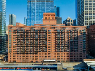 165 N Canal St APT 916