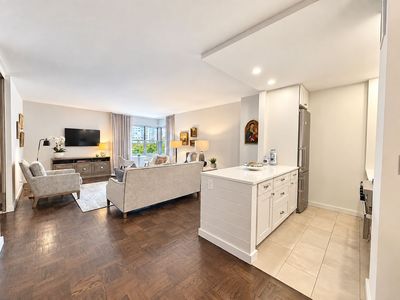20 E 9th St APT 8E