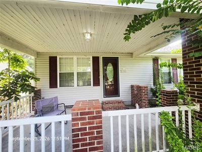 324 W Lewis St