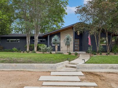 210 WOODCREST DR