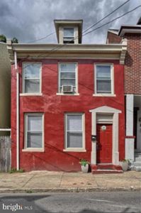 409 E Strawberry St