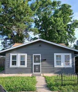 145 E Farmer St