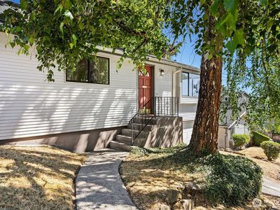 2424 E Mercer Street