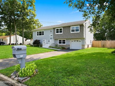 563 Oakhollow Lane