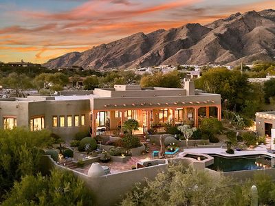 6080 N Paseo Valdear