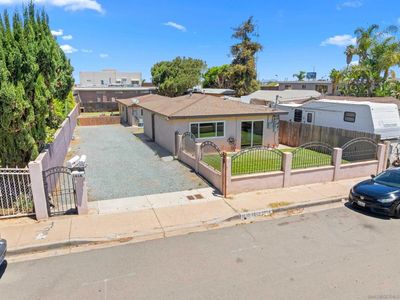 12-1610 Dahlia Avenue