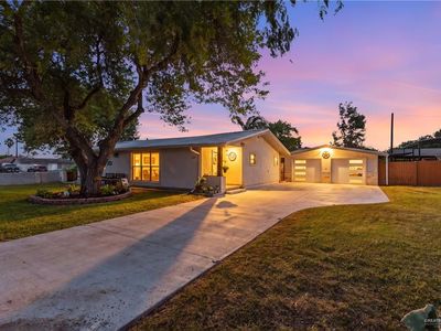 302 S Alamo St