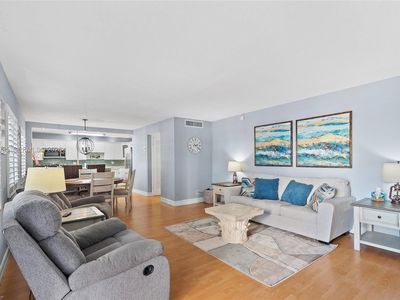 2424 NE 9th St APT 207
