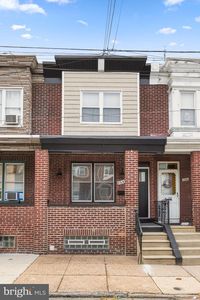 2542 E Monmouth St