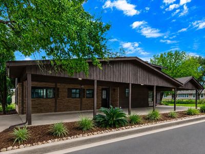 102 Rivercrest Dr