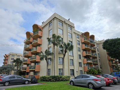 Property at 9320 Fontainebleau Blvd APT 401, Miami, FL