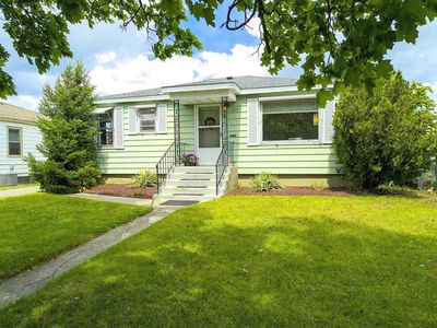 211 E Hoffman Ave
