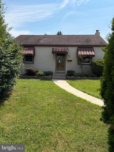 Property at 6 Vinsmith Ave, Aston, PA