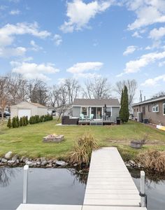 735 Woodland Dr SE