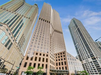 950 N Michigan Ave APT 3103