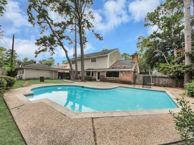 5807 Foresthaven Dr
