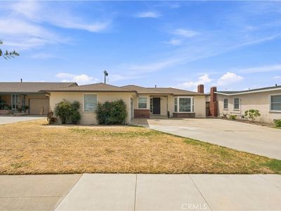 868 James Pl