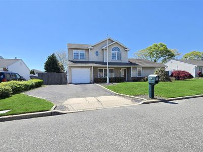 Property at 67 Sequoia Way, Holbrook, NY