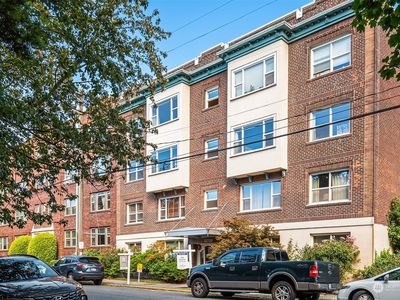 214 Summit Avenue E UNIT 406