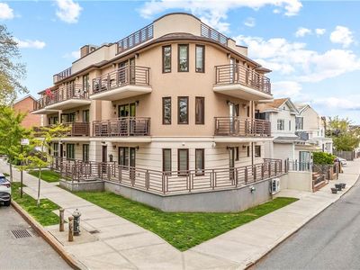 2756 E 23rd St #1C