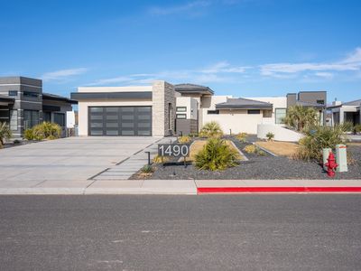 1490 W Torrey Pines Rd