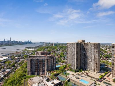 200 Winston Dr APT 2811