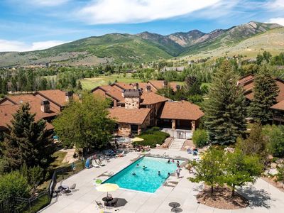 3615 N Wolf Lodge Dr #211