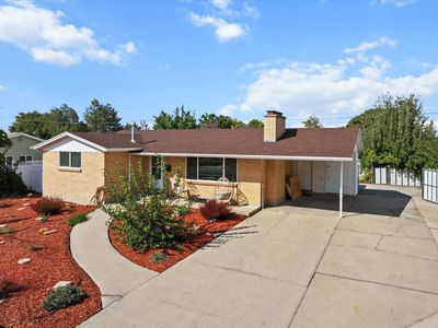 215 E Carol Way