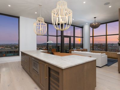 1212 Demonbreun St #2802