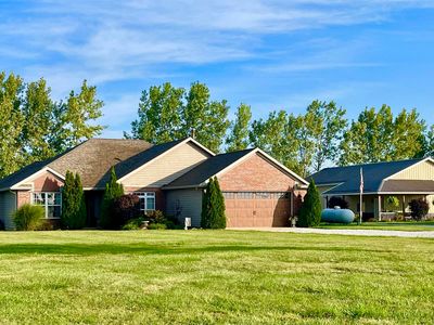 2158 N County Line Rd E