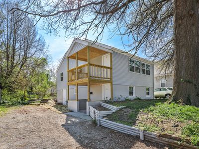 2120 N Broadway Avenue