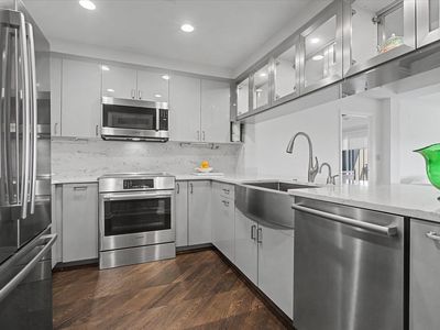 121 N Monroe St APT 1206