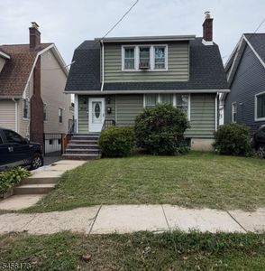 40 Glorieux St
