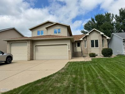 Property at 500 Cottonwood Loop, Bismarck, ND