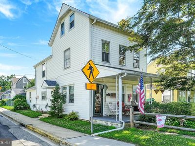 220 W Main St