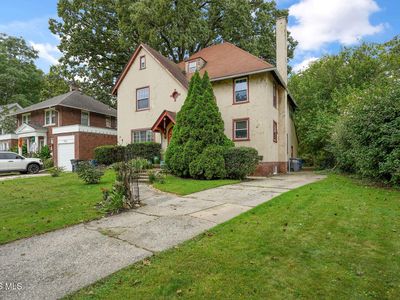 30 Birckhead Pl