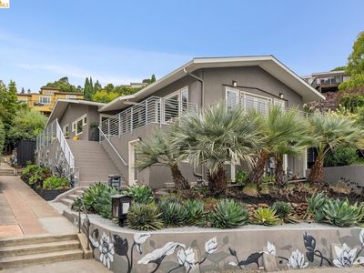 5224 Golden Gate Ave