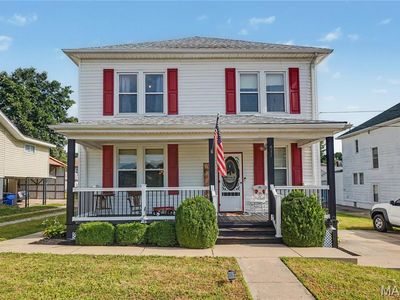 611 E Main St