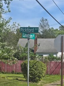 1088 Pickford Ave