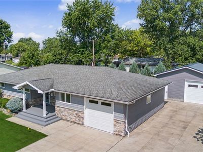 50 Greentree Rd