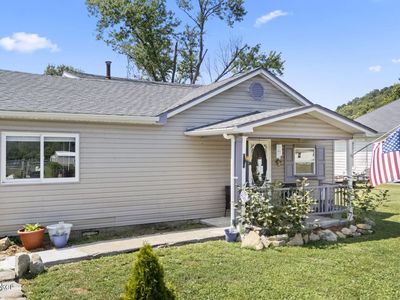 100 S Maple St
