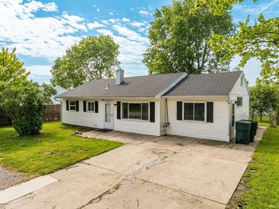 613 E Linda Ln
