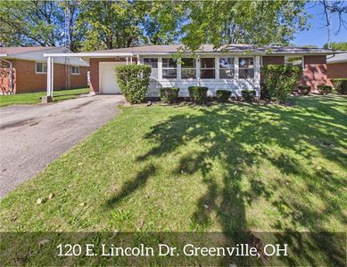 120 E Lincoln Dr
