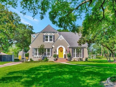 402 S Bynum St