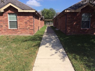1607 W Portales Dr