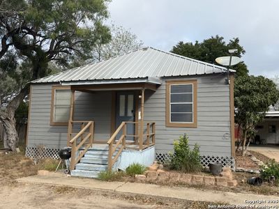 Property at 305 E Thornton St, Three Rivers, TX